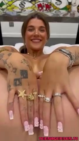 Ari Kytsya Onlyfans Video Hook The Pussy And Make Water