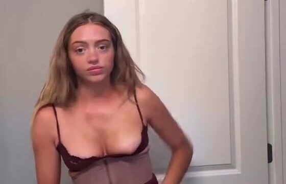 Woah Vicky Nude Nipples Slip On Live  Video