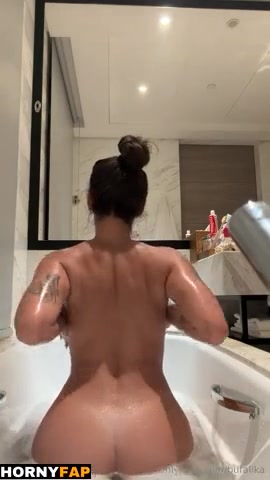Bufalika Ika D’Auria Nude Bathtuh Hot Onlyfans