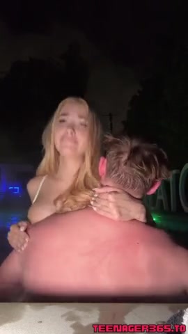 Chloe Yummy Yummychloe Sextape Ride Dick On Pool